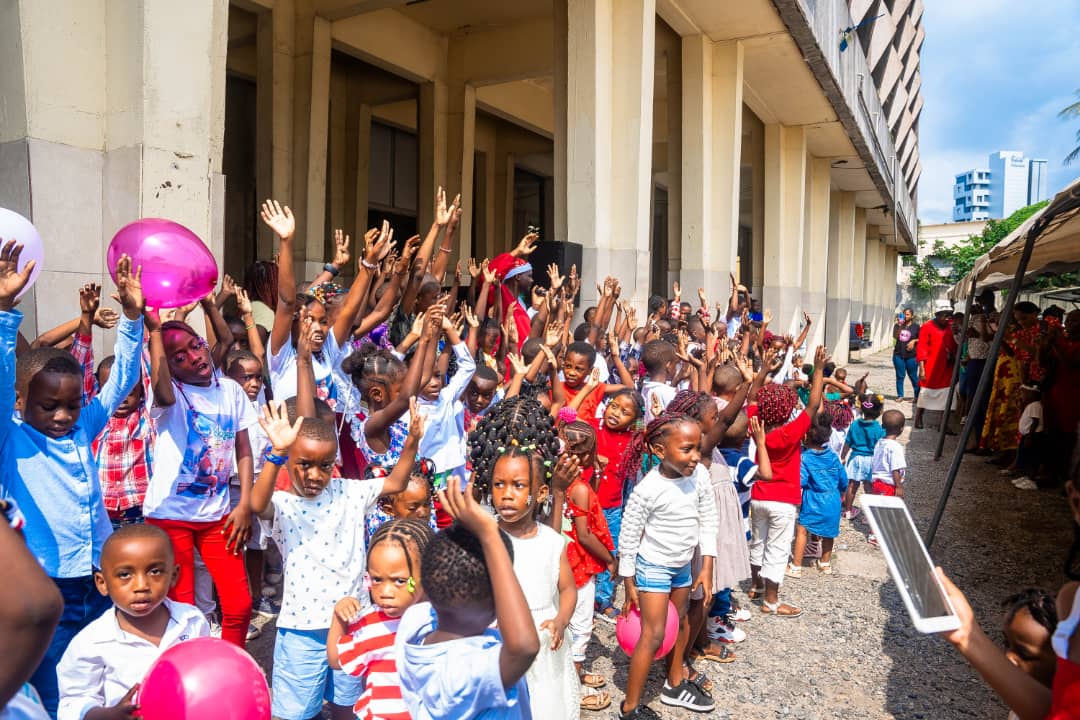 En cette période de fête, je tiens à vous adresser mes vœux les plus chaleureux. Que cette célébration de la naissance de notre Seigneur Jésus-Christ soit une source de joie, d’amour et de paix pour vous et vos proches.