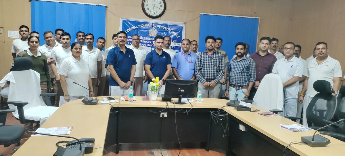CISFSouth's tweet image. A Financial Literacy session conducted at CISF Unit RTPS Raichur to promote smart money management with an aim to instill a sense of saving for future needs and emergencies. Together, let&apos;s build a financially secure future
#FinancialLiteracy #CISF #SaveForTheFuture @CISFHQrs