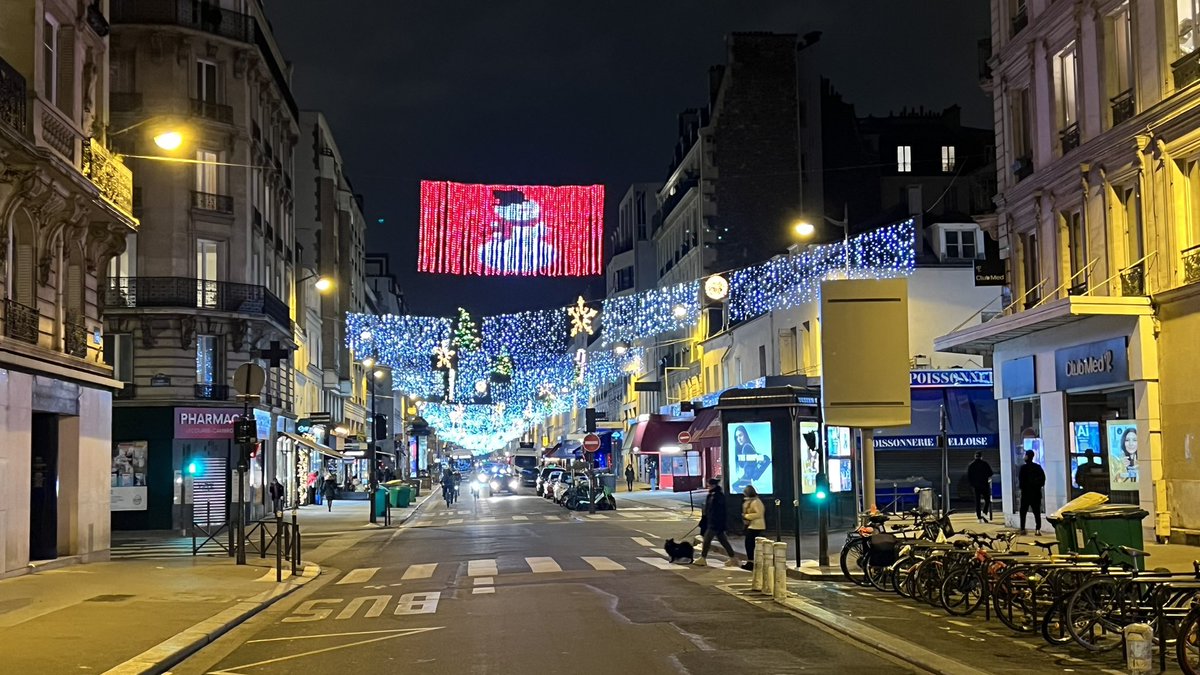 mairie15's tweet photo. @Philippe_Goujon et son équipe municipale vous souhaitent un joyeux Noël ! #ruelecourbe #boulevardpasteur #ruecambronne #ruesaintcharles #rueducommerce https://t.co/IuokSzmnJB