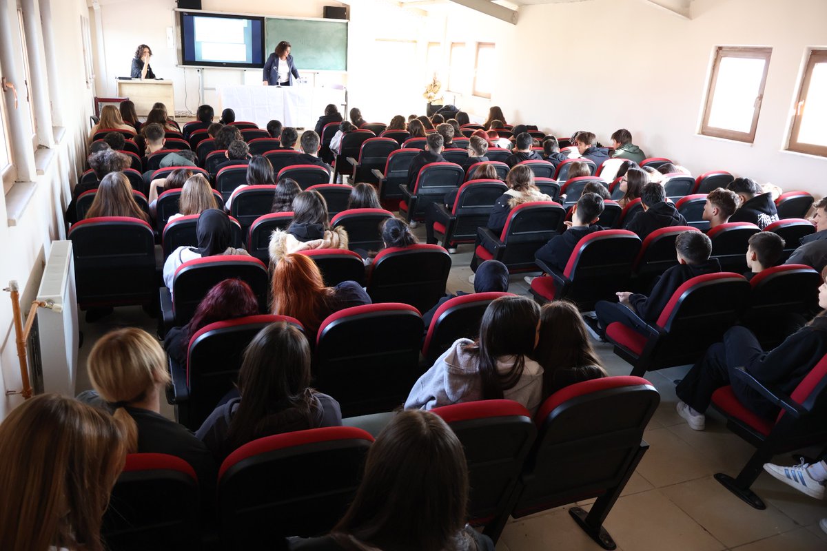 SMGunencAL's tweet photo. Bandırma Onyedi Eylül Üniversitesi Erdek Meslek Yüksekokulu Otel Lokanta ve İkram Hizmetleri Bölümü Öğretim Üyesi Doçent Dr. Melahat YILDIRIM SAÇILIK ile, Balıkesir'in geleneksel Türk yemekleri hakkında öğrencilerimiz dahilinde keyifli bir söyleşi gerçekleştirdik. https://t.co/AMce2WCX7y