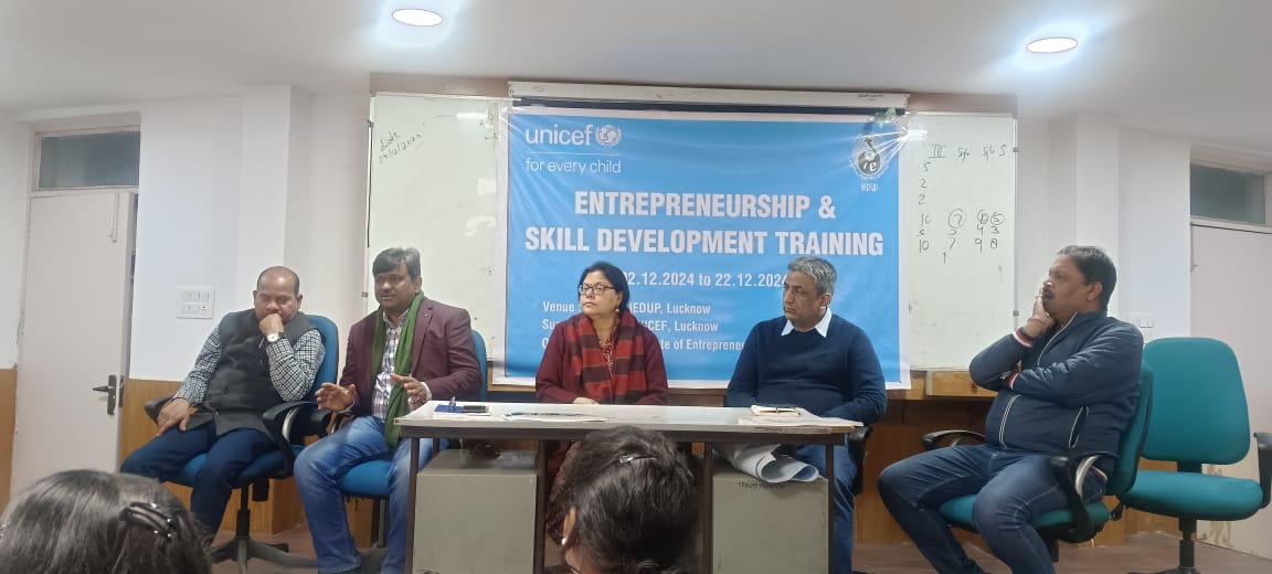 C9Khalid's tweet photo. 25 talented adolescent leaders of Shravasti district successfully completed their 21 days of residential entrepreneurship development training in collaboration with Institute of Entrepreneurship Development and @UNICEFIndia in Lucknow.  @ActionAidIndia. https://t.co/CxDCrciFue