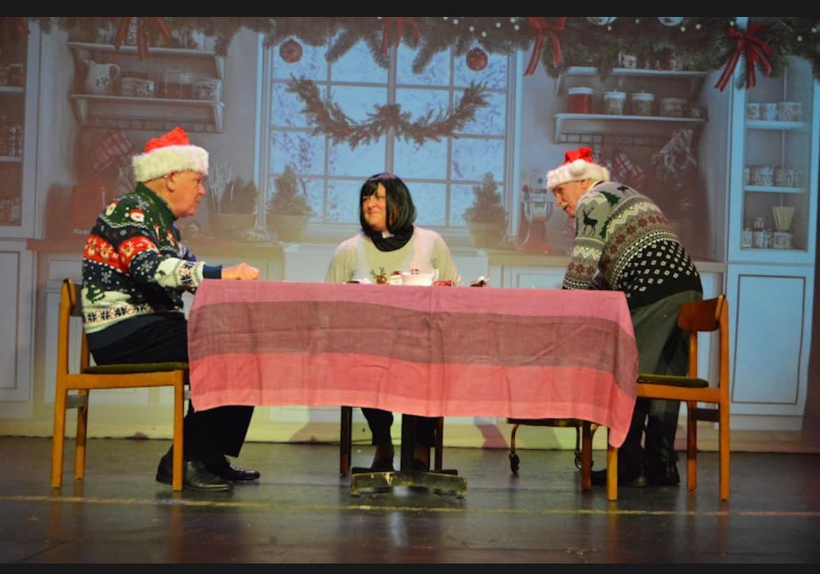 ⛄🎄Merry Christmas from everyone in The Rotherham Rep. 🎅🏻🎁
We hope you are as happy and as well fed as Geraldine was in our recent production of The Vicar Of Dibley.
Whatever your plans for this time of year we all hope you stay safe and we'll see you all in 2025 🦅 #Kes