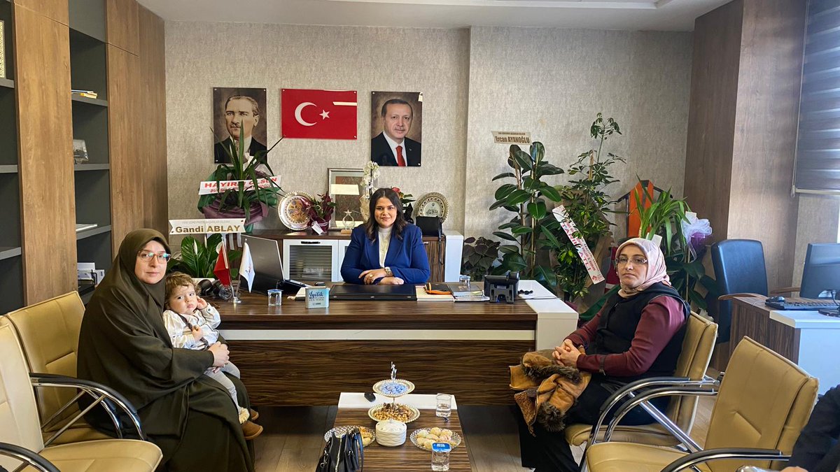 esrayanogluozds's tweet photo. İHH (İnsanı Yardım Vakfı) Kadın Komitesi Başkanı S��meyye Güneş'e  hayırlı olsun ziyaretlerinden dolayı teşekkür ediyorum. https://t.co/6lgTCTzR61