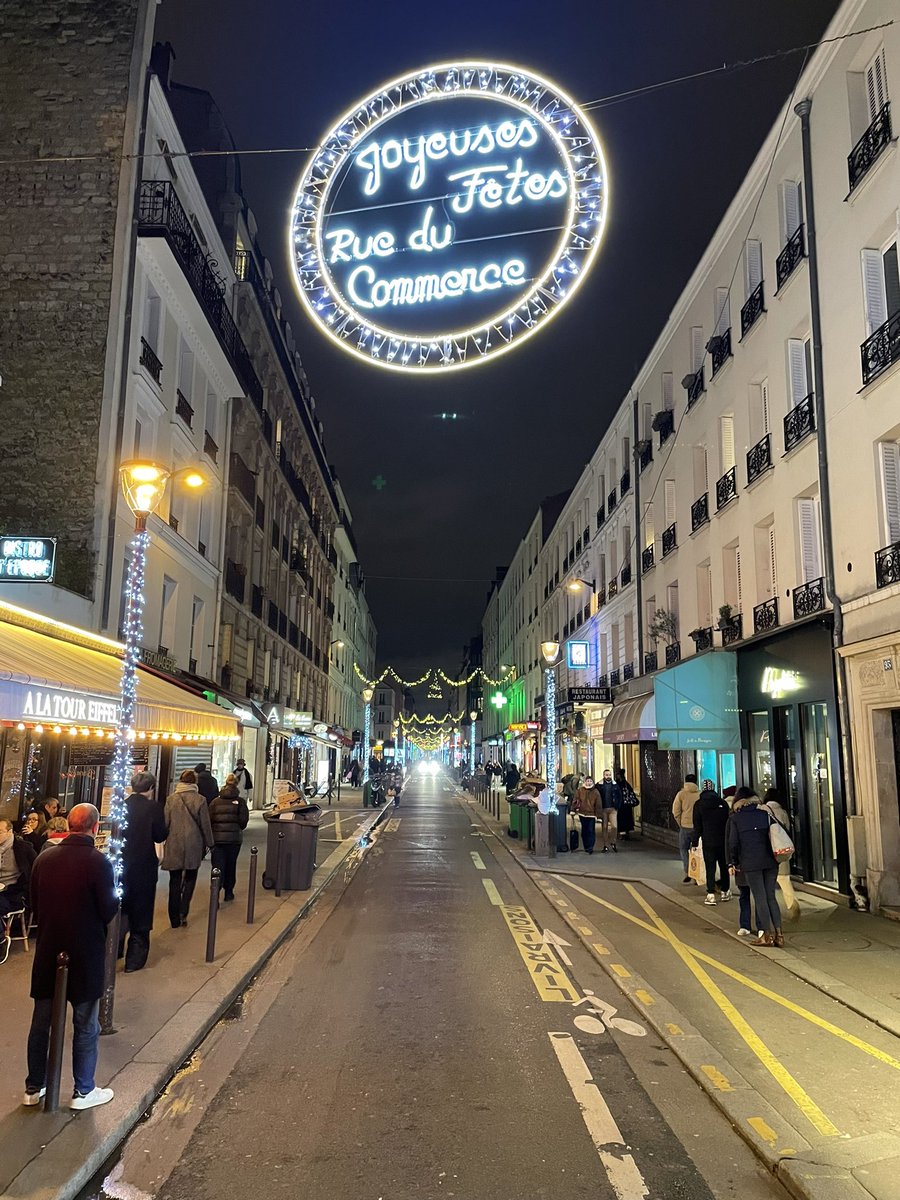 mairie15's tweet photo. @Philippe_Goujon et son équipe municipale vous souhaitent un joyeux Noël ! #ruelecourbe #boulevardpasteur #ruecambronne #ruesaintcharles #rueducommerce https://t.co/DEFzzLqfDa
