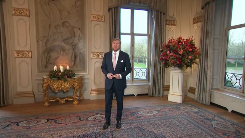 Wat een mooie kerstboodschap van de koning!

Van de engelen - ‘wees niet bang’ - via Gods belofte van vrede, naar een warme aanmoediging om elkaar - jood, moslim, christen, gelovig en niet-gelovig - in moeilijke tijden vast te houden.

Gezegend Kerstfeest!
koninklijkhuis.nl/documenten/toe…