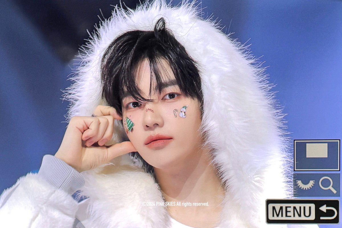 pinkskies_zh's tweet photo. 241225 대왕뽀메 🐶🐾🎄☃️❄️🤍🤍🤍 #ZHANGHAO #장하오 #章昊 #ZEROBASEONE #ZB1 #제로베이스원 https://t.co/iRoD52Lkwr