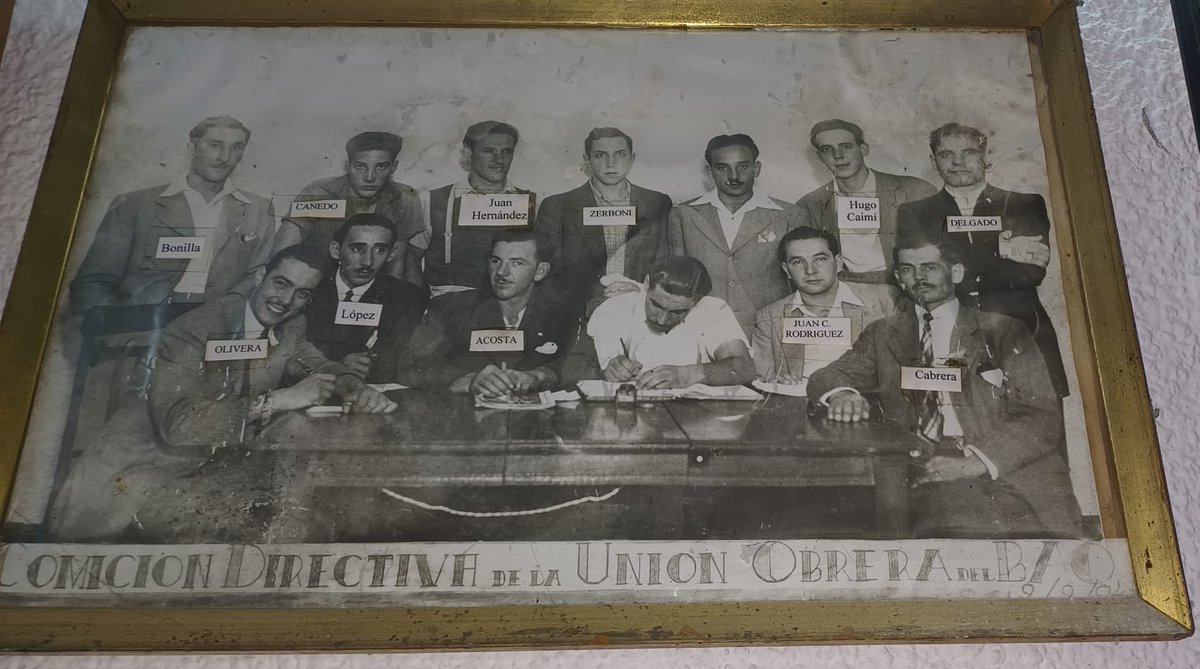 fedebarboza17's tweet photo. Mi abuelo en una foto del sindicato del BAO.. allá por mil nueve cuarenta y pico...
Y mi abuelo ayer festejando su  navidad numero 97.. 
Vamo tatin que llegamos a los 100 !!! https://t.co/qod8quoC9Q