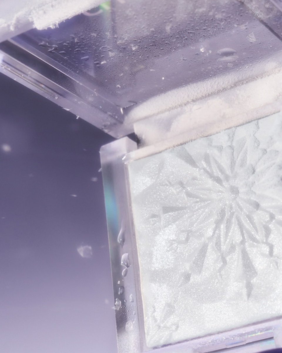 official_CLIO's tweet photo. NEW 프리즘 하이라이터 2025 ver.

COMING SOON❄️ https://t.co/7fUZWVxVXy