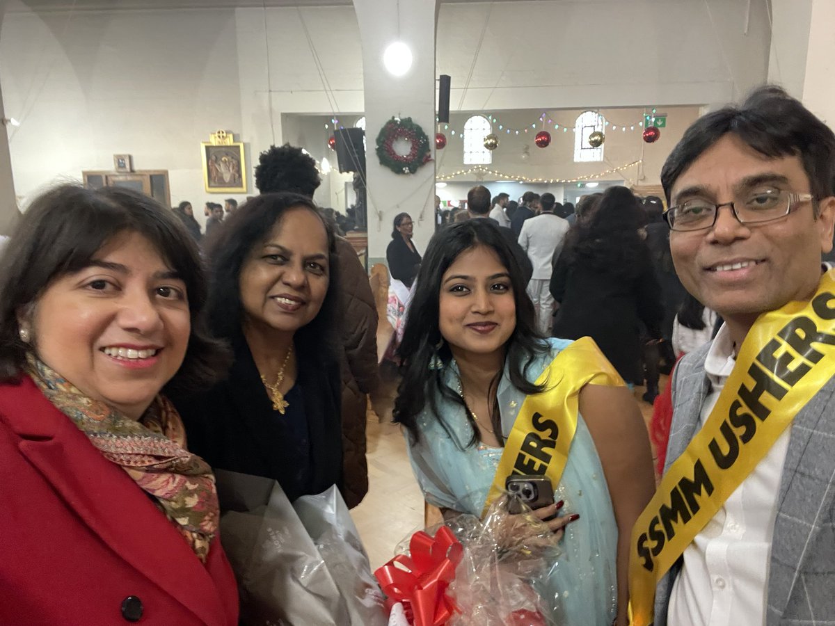 SeemaMalhotra1's tweet photo. Lovely to join St Michael and St Martin Church for a beautiful Mass today. 

Wishing all celebrating in Feltham and Heston and across the world a very Happy Christmas. 🙏🏼🎄 https://t.co/j8IrXcGe4m