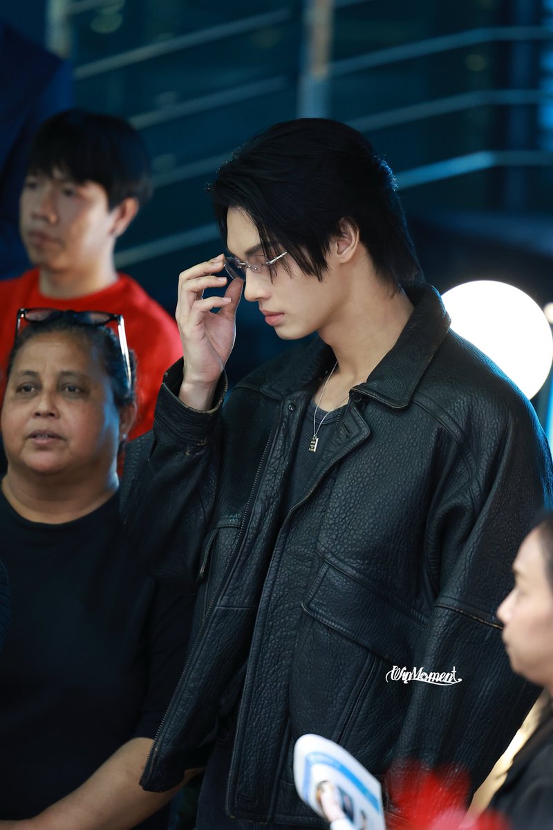 WIN_PHOTO0221's tweet photo. 👓🐰
Isuzu X Win 

#SFxISUZUxWIN 
#ISUZUSoundcheckxWIN 
#winmetawin 
@winmetawin https://t.co/Pi25FaSxZx