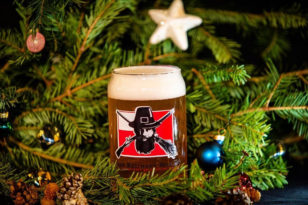 MABrewersGuild's tweet photo. Serving up some holiday CHEER with an East Regiment BEER! 🎄 The Massachusetts Brewers Guild wishes you all a happy holiday season! Cheers to enjoying friends, family, and MA beer.
Photo credit: @eastregimentbeerco
#DrinkMassMadeBeer #HappyHolidays #SupportLocalBreweries https://t.co/pBQMWsV3XX