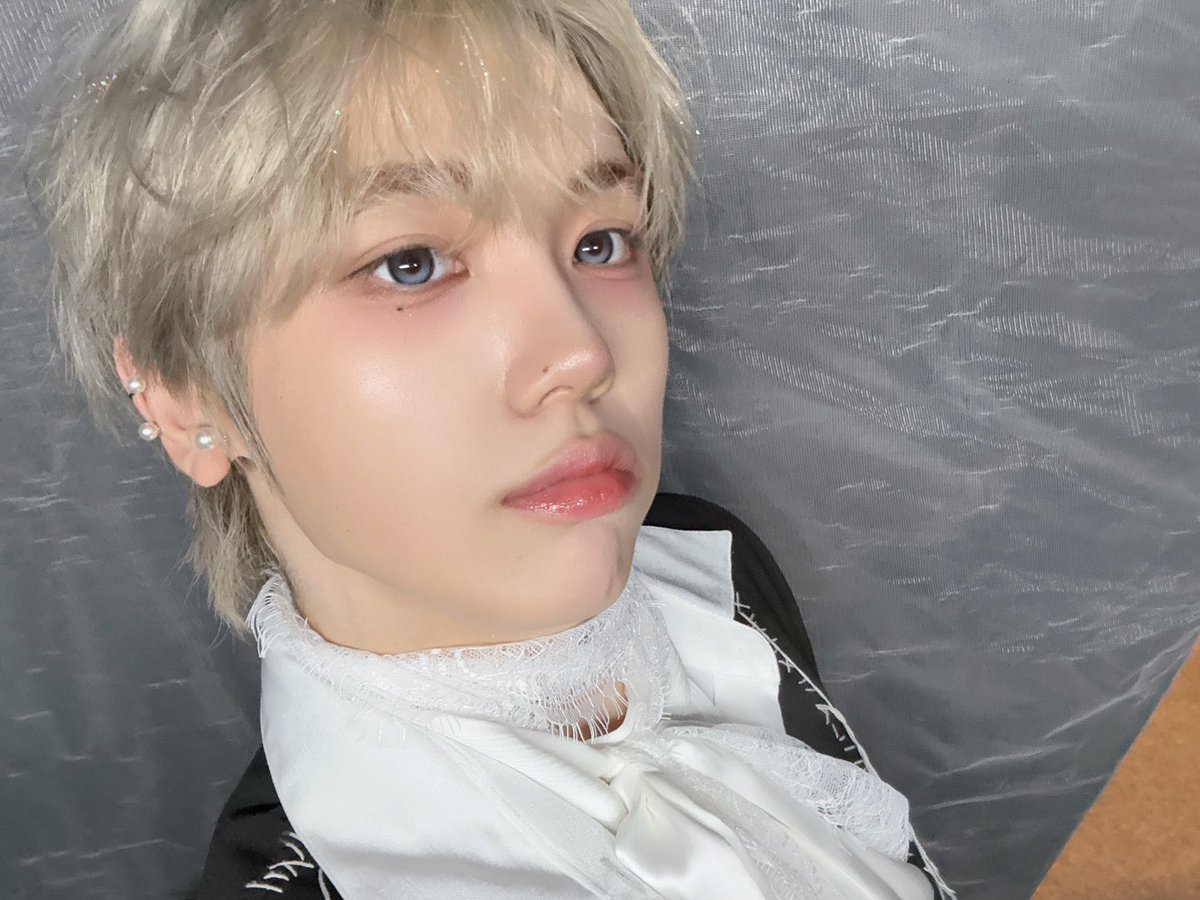 CRAVITY_twt's tweet photo. 🫶🎄
#성민 https://t.co/OIHp4aGUeM