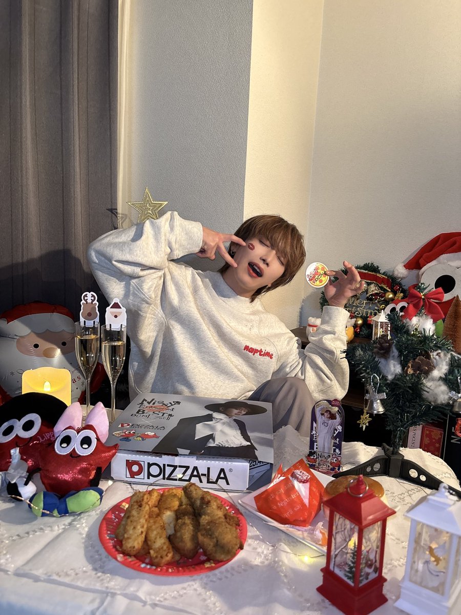 kamagon6924's tweet photo. - ̗̀🤍𝐌𝐞𝐫𝐫𝐲 𝐂𝐡𝐫𝐢𝐬𝐭𝐦𝐚𝐬𓈒𓂂  ̖́-💋
Nissy×PIZZA-LA🍕
我ながら飾り付け天才✨。
#Nissy #Nissy_Re10th https://t.co/lgvu7uamVY