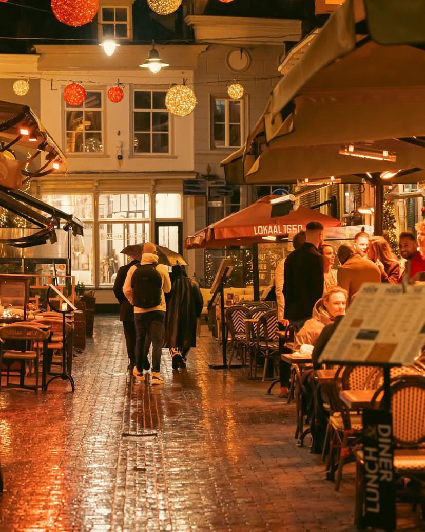 ✨ Merry Christmas from all of us at Visit Netherlands. We are here in the magical streets of Den Bosch.🎄🚲 With festive lights twinkling above and cozy cafés inviting you in, this city is glowing with holiday cheer.

📸 nappyc via Instagram