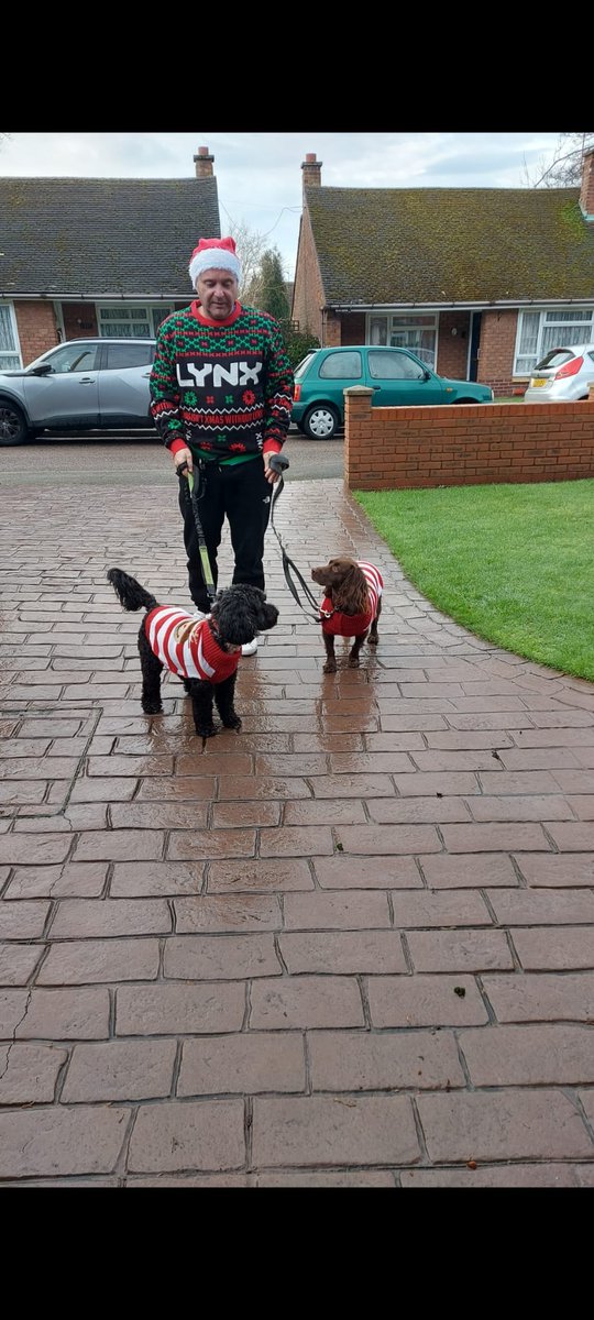 berthabaza's tweet photo. Christmas Day parkrun with the gang &amp; dog walk after https://t.co/XwpJ11NWjT
