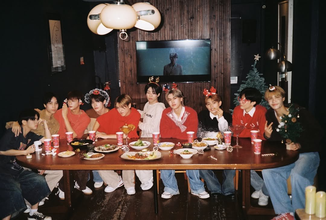 Merry Christmas ไดซ์ผู้เป็นที่รัก 🎄🎁💐🎲

— ขอให้ได้รับของขวัญที่ต้องการและมีความสุขมากมาย ขอบคุณที่ทำให้ในวันที่25ธันวาคมไม่เหงาอีกต่อไป ดีใจมากๆเยยน้าที่ได้รู้จักTT

#น้องไดซ์จ๋าซานตาพี่ไพรซ์มีอะไรจะบอก