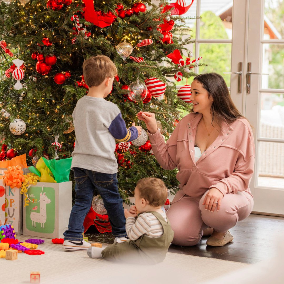 ZomeePump's tweet photo. 🎄✨ Wishing you a season filled with love, joy, and precious moments! From our Zomee family to yours, Happy Holidays! ❤️🎁 https://t.co/w3lStBUmRs