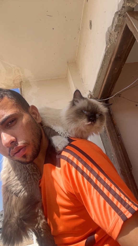 MOHAMMED𓂆 (@mo7mmd30) on Twitter photo Leo and i are still alive🇵🇸 Leo and i are still alive🇵🇸