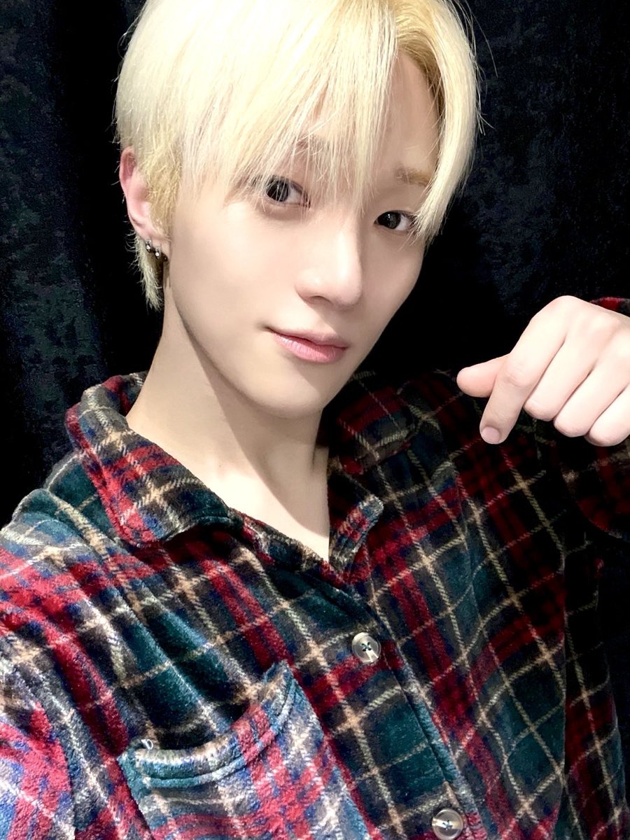 ATBO_members's tweet photo. 보트랑 함께하는 집들이였으면 더 좋았겠다!!!! 
크리스마스 잘 마무리해요🎄🎄

#ATBO #준석 #OhJunseok
#크리스마스파티는핑계고 https://t.co/hIkvwR8NK4