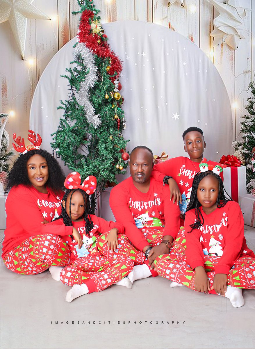 Jibiya03's tweet image. Merry Christmas from Us. A big thank you to @DrJoeAbah @segalink @iamClozz3r @iamollybee_la @Ryhnogee @olaseinde04 @dm_gabun @godwin56929 and many others who did truly spread so much love to many here and beyond. May your Christmas be filled with so much Joy and Happiness.