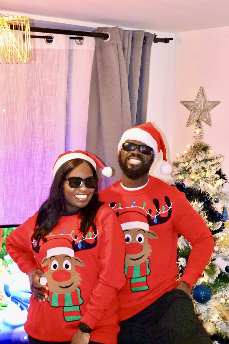 MrAntennaKB's tweet photo. Merry Christmas from my family to yours 🎄❤️🎆 Wishing you all a day full of love, peace, and happiness! https://t.co/bz8wjo6WWF