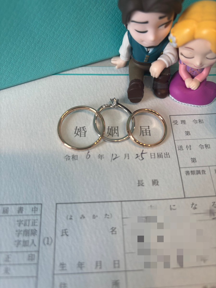 ak_bloom3027's tweet photo. 【ご報告】

私事ですが、
かねてよりお付き合いさせていただいていた方とクリスマスに入籍しました💍

久しぶりの投稿で驚かせてしまったかもしれませんが、今後の活動などについては
全く未定ですので改めてお伝えさせてください🙇🏻‍♀️ https://t.co/qDgq9hUKOf