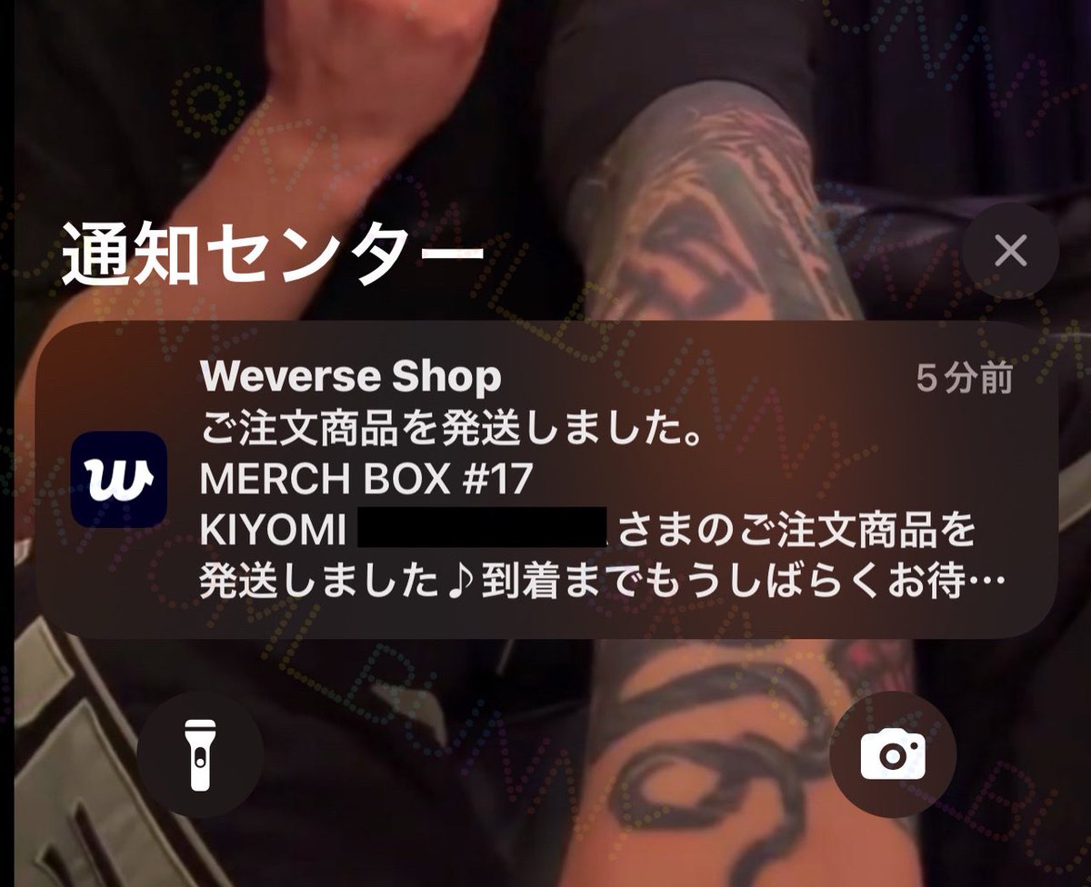 Kiyomi_bunny's tweet photo. 明日1日遅れのXmas🎁が届きそう︎💕︎
幸せ便ꔛ🤍☺︎.*･ﾟ- ̀͏̗🎁 ́͏̖-
ロック画でグクからお知らせ貰った感☺️

今日届いてるアミちゃんも沢山いるね💕︎

#MARCHBOX #♡17 💚 https://t.co/fQnZsmEk2w