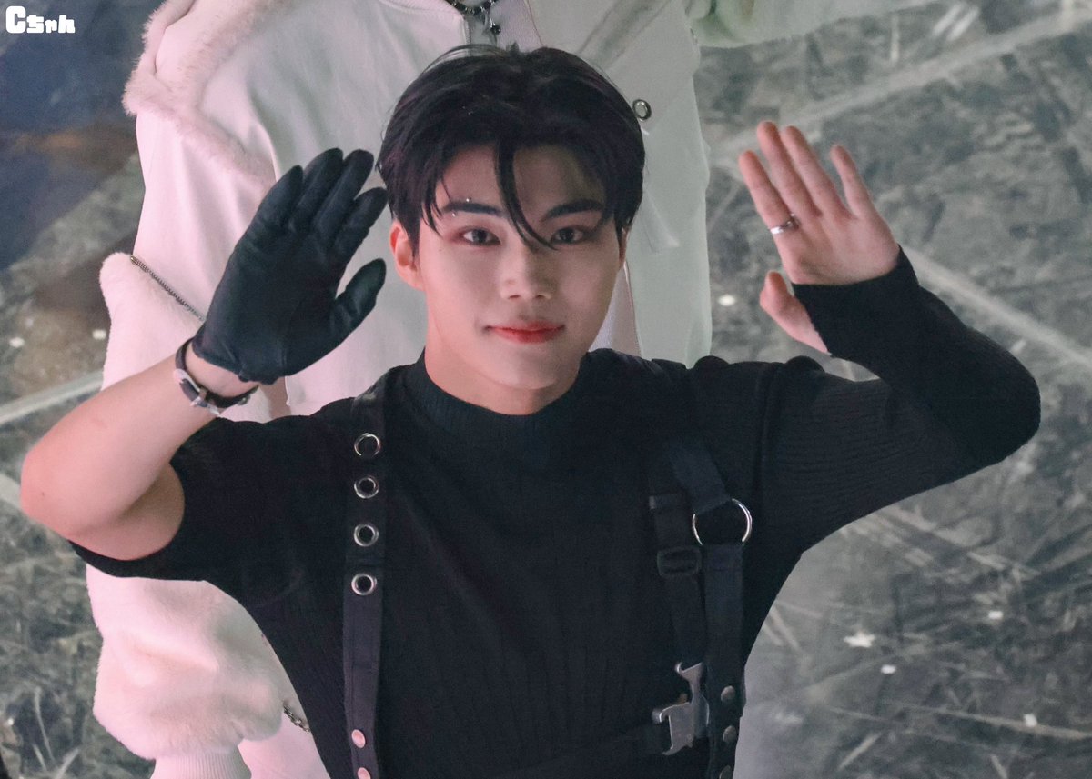 gvnwkie's tweet photo. what an absolute cutiepie he is 😭 https://t.co/sSzAtcroJl
