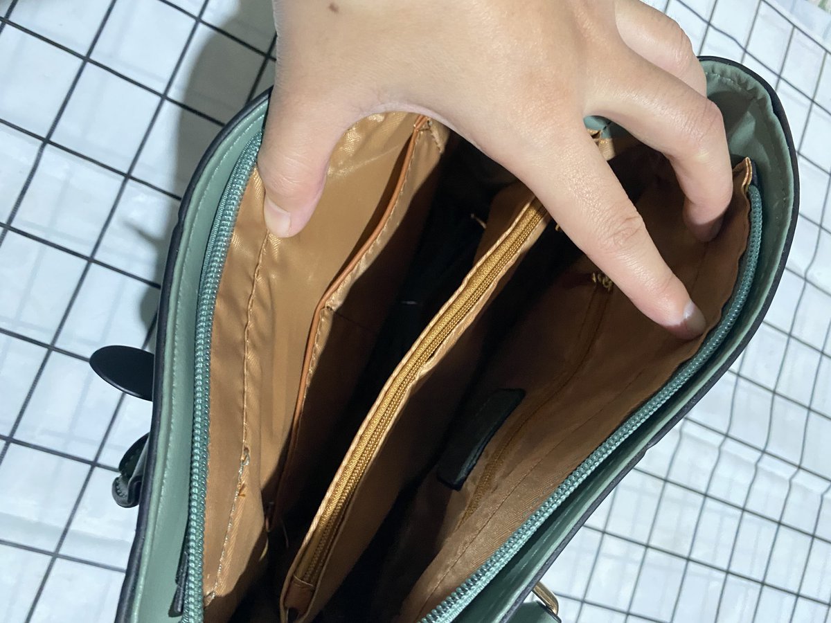 Cg35487151's tweet photo. ส่งต่อกระเป๋ามือ1 ไม่เคยใช้ ส่งต่อ 100 รวมส่ง ได้มาแพงค่ะ

#ส่งต่อเสื้อผ้ามือ2 #ส่งต่อ #ส่งต่อเสื้อผ้ามือสอง #ส่งต่อเสื้อผ้ามือสองสภาพดี #ส่งต่อกระเป๋า #กระเป๋ามือสอง https://t.co/y9oL746VC8