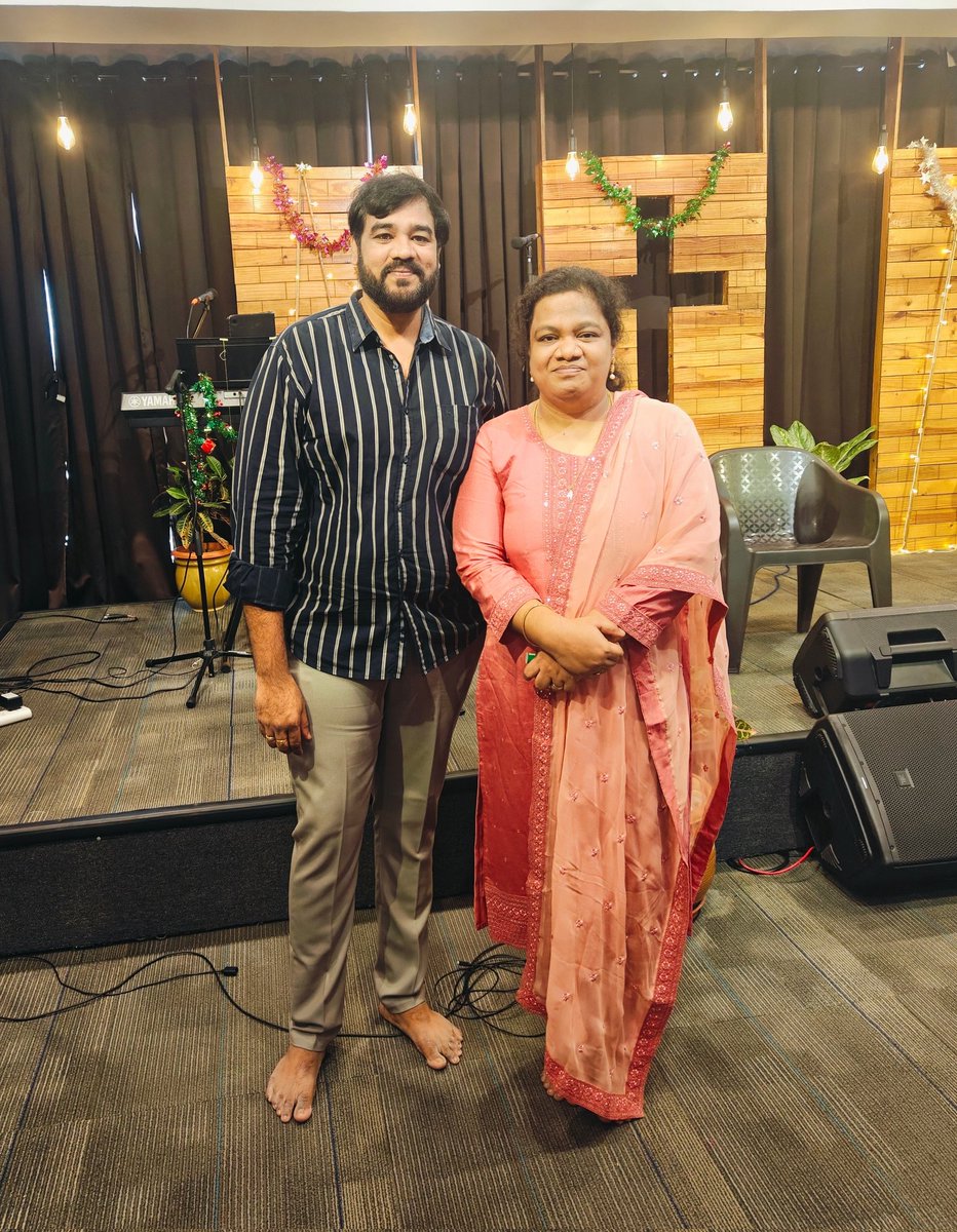 RAJCHIDUNURI's tweet photo. Merry Christmas Everyone 🎁🎄 https://t.co/Wp1VJ7k9i9