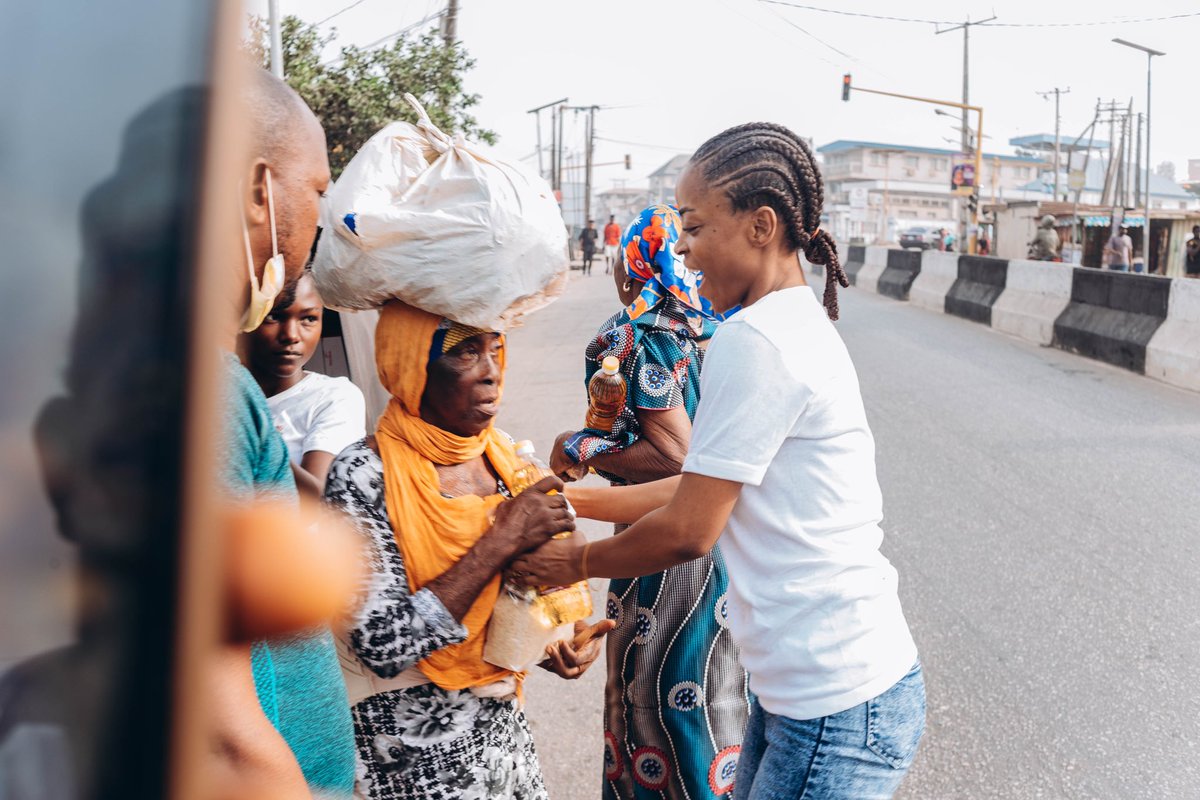 jaye_xy1's tweet photo. Heartfelt thanks to everyone who contributed to spreading the cheer and brightening lives! Your kindness makes a difference !
#Jayequeen #Jayequeencommunity #SpreadTheCheer #MerryChristmas https://t.co/eJOnnN5g82
