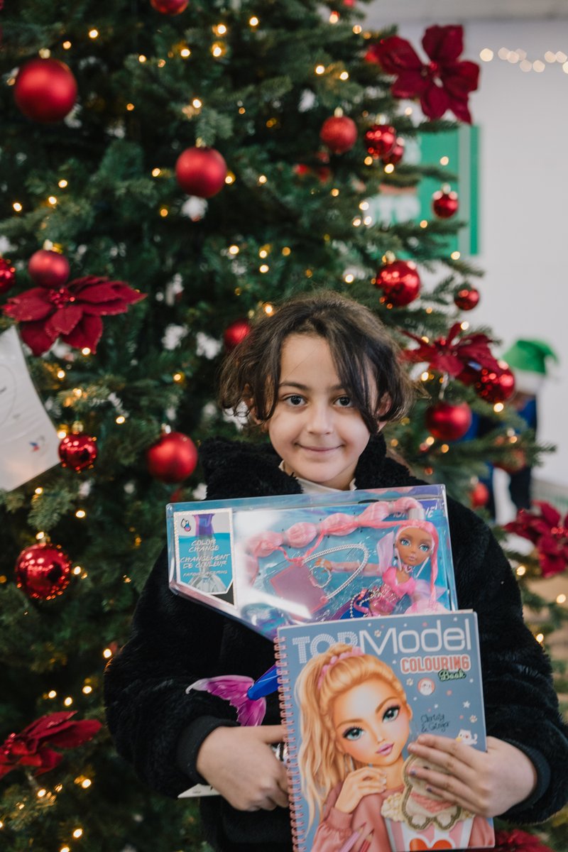 SecourspopParis's tweet image. 🎄💚 Quel bonheur de voir le sourire des enfants pour les fêtes 🎁 À Paris, près de 3 000 enfants ont reçu un jouet pour Noël lors de notre semaine de distribution de cadeaux solidaire.
Faites un don ou rejoignez nos actions 👉 don.secourspopparis.org
📸 Antoine Jaussaud