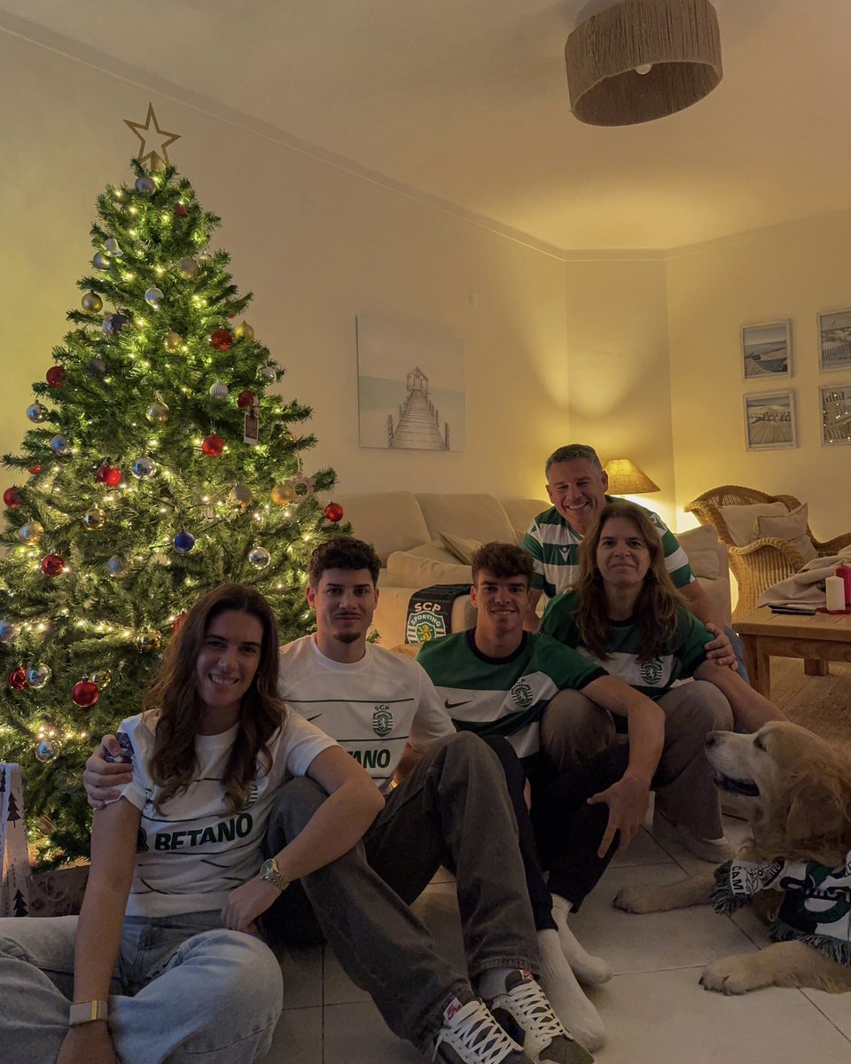 O Natal dos nossos Leões 🎄💚 

Envia-nos a fotografia do teu Natal para ondaverde@sporting.pt 📩