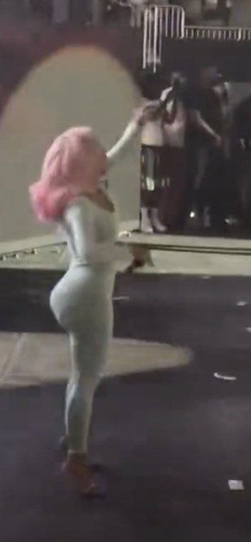 0nikasfantasy's tweet photo. @touchgrassbro69 @FABIOTHEBARB Your name is a gag😭 the way you whacked this bitch PLSS😭😂 https://t.co/LGqYuEkKnk