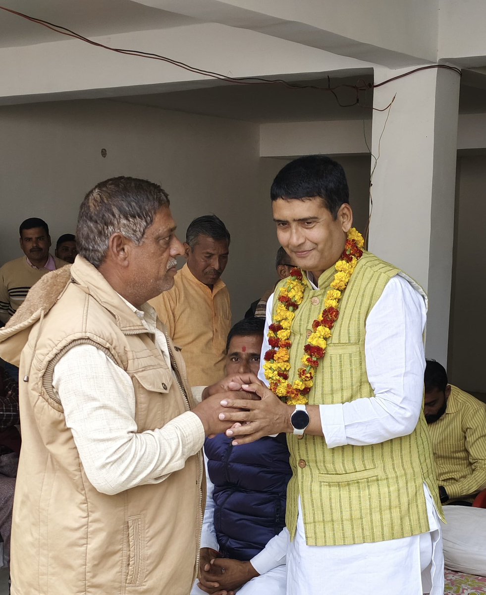 DeepakSinghINC's tweet photo. आज हर वर्ष की भाँति भादर में श्यामा देवी जन सेवा शिक्षण संस्थान द्वारा आयोजित कम्बल वितरण, कवि साहित्यकार, अध्यापक बंधु व पत्रकार बन्धु को सम्मानित किया गया।
मेरे प्रिय साले साहब श्री जितेंद्र तिवारी (पप्पू) रतापुर द्वारा हर वर्ष आयोजित किए जाने वाले इस बेहतरीन आयोजन के लिए आभार।
#Amethi
#Congress