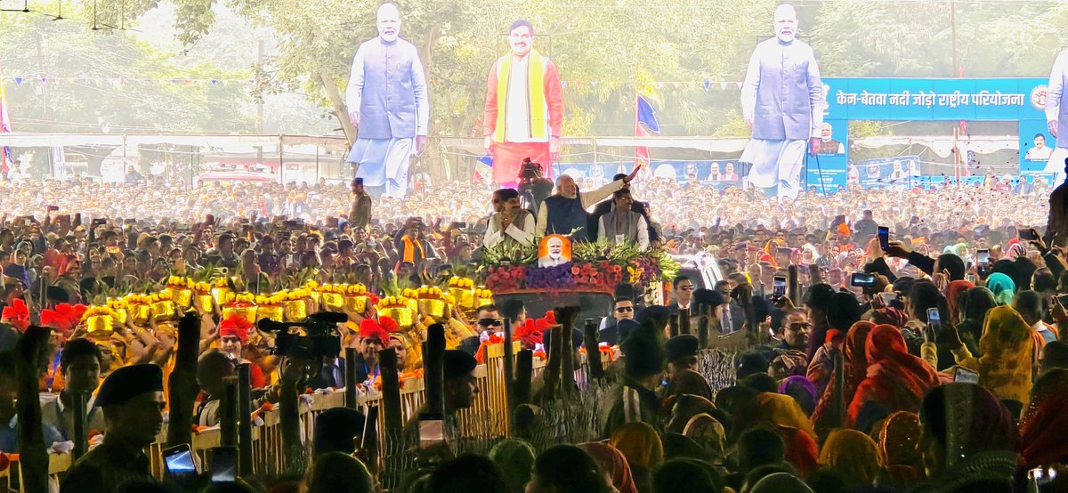 ArvindPateriyaa's tweet photo. अभूतपूर्व प्रेम एवं उत्साह का प्रतीक बना “केन बेतवा लिंक परियोजना” का शिलान्यास कार्यक्रम…

आज हमारे खजुराहो में पधारे विश्व के सबसे लोकप्रिय नेता आदरणीय प्रधानमंत्री श्री नरेंद्र मोदी जी ने…
1/3 https://t.co/HO1WrwaVsU