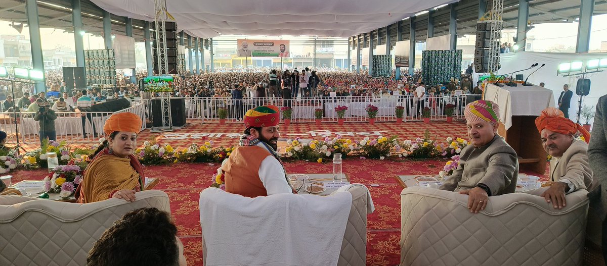 ArtiSinghRao's tweet photo. आज अनाज मण्डी, कोसली में धन्यवाद रैली कार्यक्रम में आदरणीय मुख्यमंत्री नायब सिंह सैनी जी और केंद्रीय मंत्री माननीय राव इंद्रजीत सिंह जी तथा कोसली विधायक श्री अनिल यादव जी के साथ मंच साझा किया l
मुख्यमंत्री नायब सैनी जी के कर कमलों से कोसली विधानसभा के गांव बोहतवास अहीर वासियों को प्राथमिक स्वास्थ्य केंद्र समेत विभिन्न परियोजनाओं का उद्घाटन किया।
@narendramodi @AmitShah @JPNadda @Rao_InderjitS @NayabSainiBJP @MohanLal_Badoli @BJP4Haryana @BJP4India