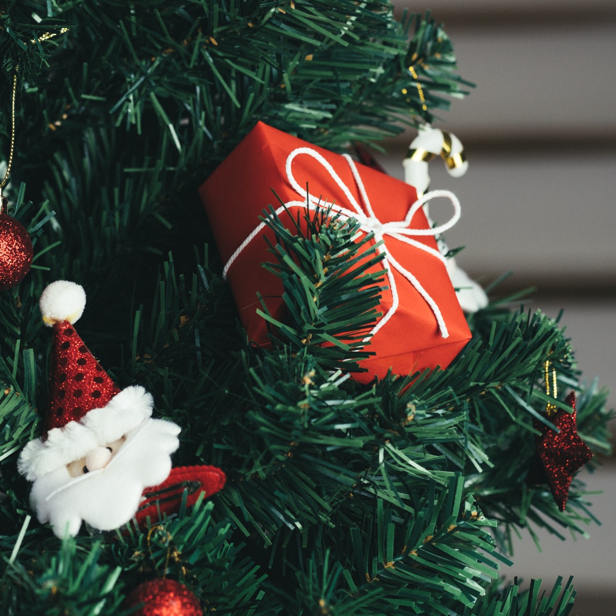 Merry Christmas! Let's cherish the holiday season with our loved ones and spread love and kindness to all. Wishing you a Merry Christmas and a happy holiday season! 🎄🎅🏼❤️