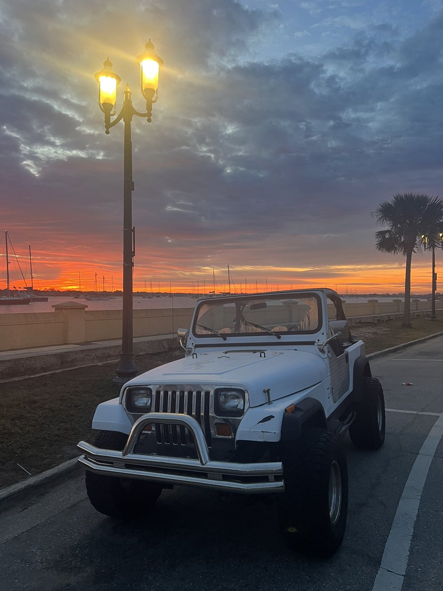 Olcracker's tweet photo. Mornin
Merry Christmas from the #SunshineState.
Gorgeous #sunrise in the #AncientCity @jeep #jeep #yjsrule #StAugustine #Christmas2024 https://t.co/xvr0as66il