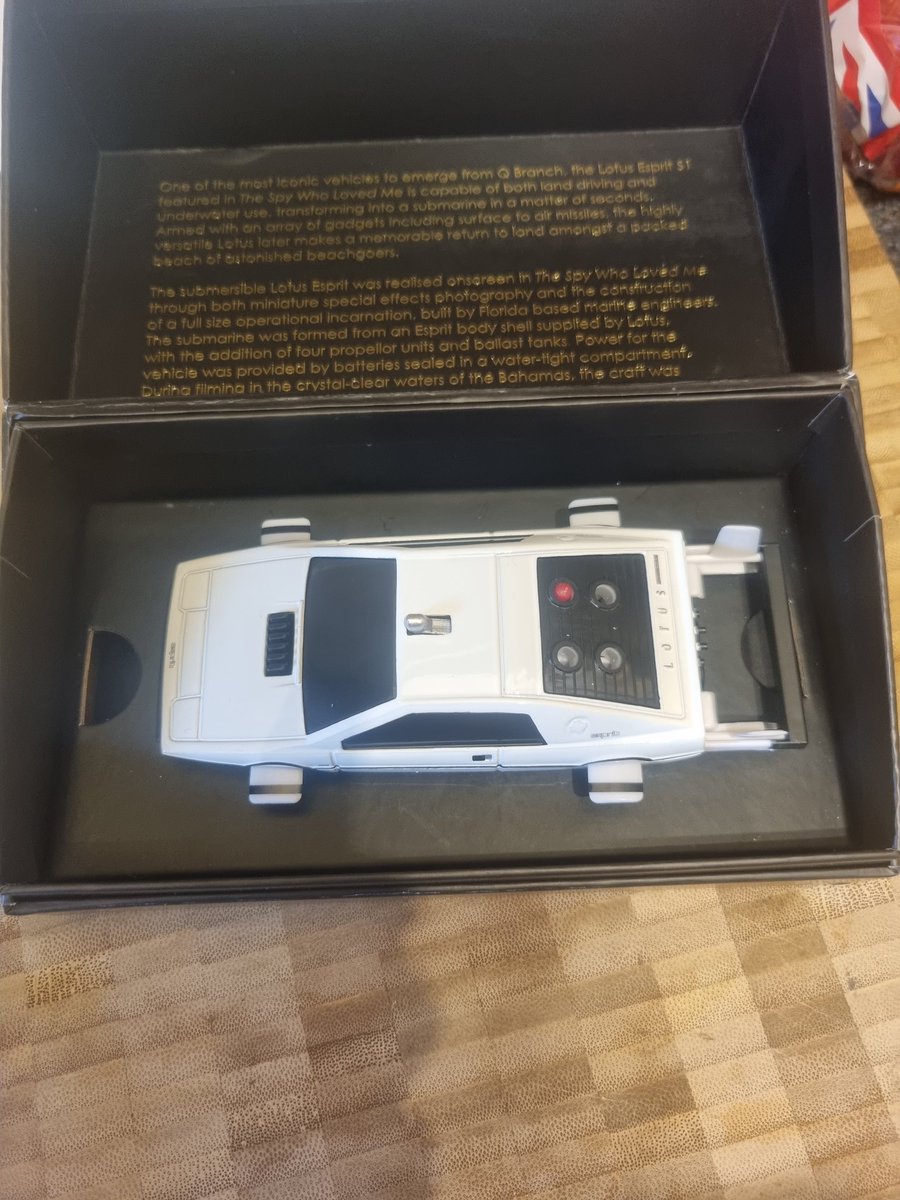 Janusxuk's tweet photo. Best Present EVER. How long will the rockets last this time? @007
#SevenAgain #LotusSubmarine #BathToys https://t.co/wRGHo2fdI7