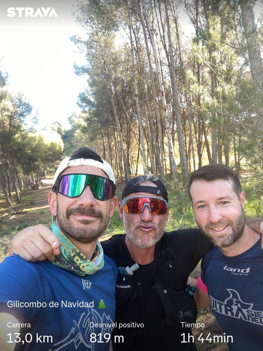 M4rinM1gue's tweet photo. 🎄 Feliz Navidad y 1/3 del @gilicombo 2024. Unos kilometrillos a #KMSxELA y a seguir un año más corriendo por la vida.
#iruaj #trail #bichosrunners #malaga https://t.co/cxRkCik99K