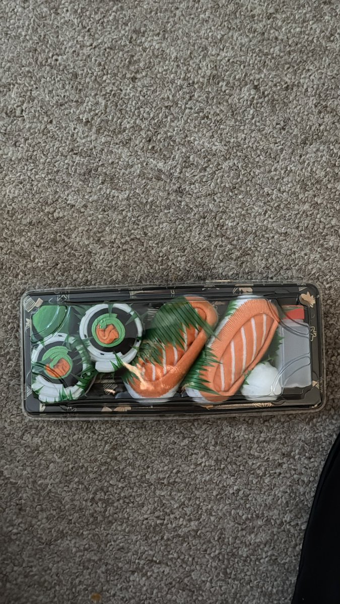 cumbigbumcigs's tweet photo. @_ROUNDTHEBEND__ Sushi socks https://t.co/TI54rtzGml