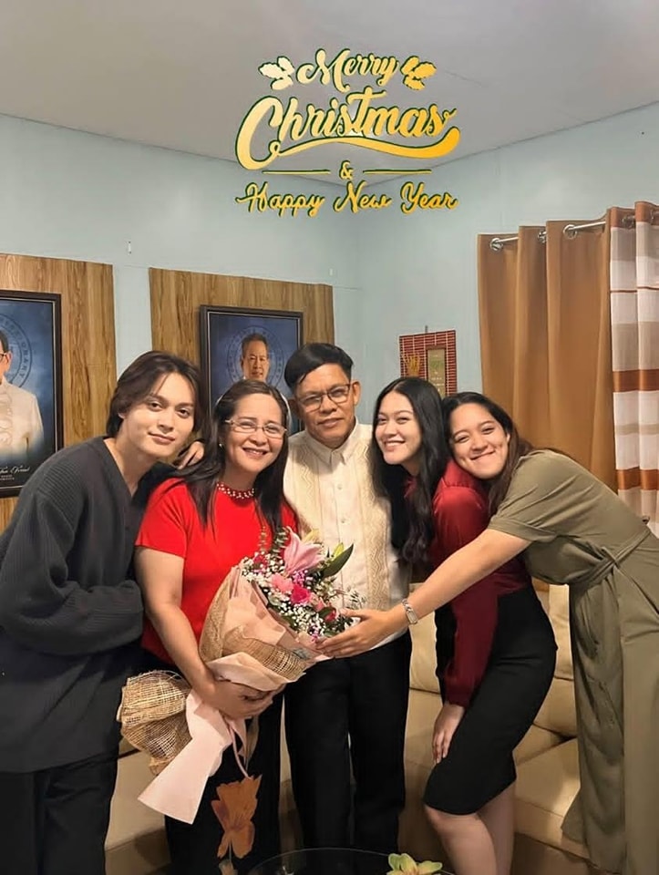 reysterSoulmate's tweet photo. Merry CHRISTmas Yton Family 🎄🤍
#HORI7ON_CelebrateChristmas #HORI7ON #reyster #yton #hori7on_REYSTER https://t.co/0tkX5ahlnT