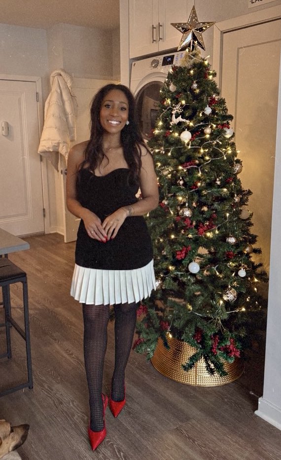 Merry Christmas Everyone! 
Wishing you all a wonderful day and week🎄