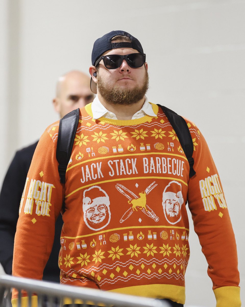 Chiefs's tweet image. A very coordinated Christmas 🤝