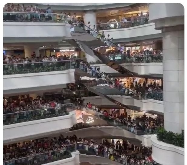 CarlosMaslaton's tweet image. Cómo fueron las ventas en este feriado? De toda la Argentina me llegan reportes, muchos de las zonas más oficialistas de Caputo y Milei. Muy sorprendido, me cuentan de catástrofe comercial, desastre de facturación. No esperaba yo números tan bajos. Sin embargo, cierra porque la…