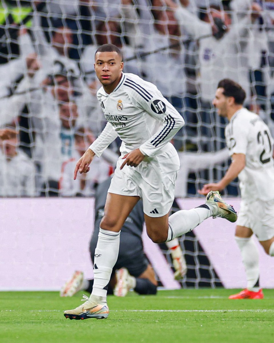 RMadridFrance_'s tweet photo. Kylian Mbappé : "Personne au Real Madrid ne regrettera ma signature. Je veux gagner des titres en 2025, c'est la mission." https://t.co/j81DUHZLeI