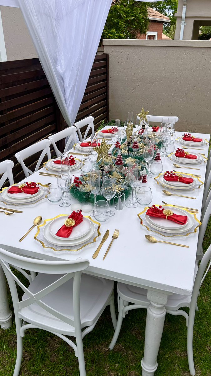 Maureen_Murai's tweet photo. 🎄🎄🥺❤️ Something small, intimate and minimalistic with @MuraiEvents 

I really wanted people to see each other and be able to speak without things in between. Also didn’t want to do much because it’s a Christmas setup.

Otherwise…. I could be coming to you next! https://t.co/TwtFEt3fZG