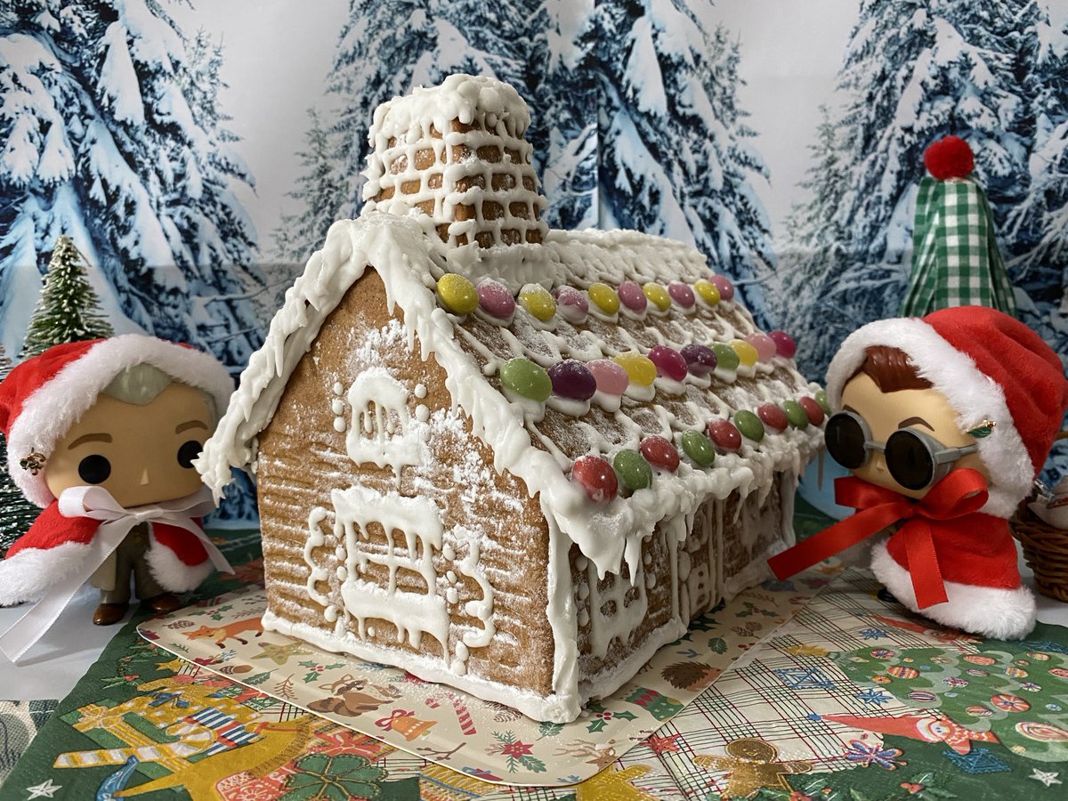 happypigeon_'s tweet photo. Merry Christmas to you! My #GoodOmensFunkos built a sweet cottage to have a wonderful Christmas🎄❤️❤️

メリークリスマス！グッドオーメンズファンコちゃんたちがすてきなクリスマスを過ごそうと甘いコテージを建てました！🎄❤️❤️
 #GoodOmdns #Funwithfunkos https://t.co/h4g3qeCFJR