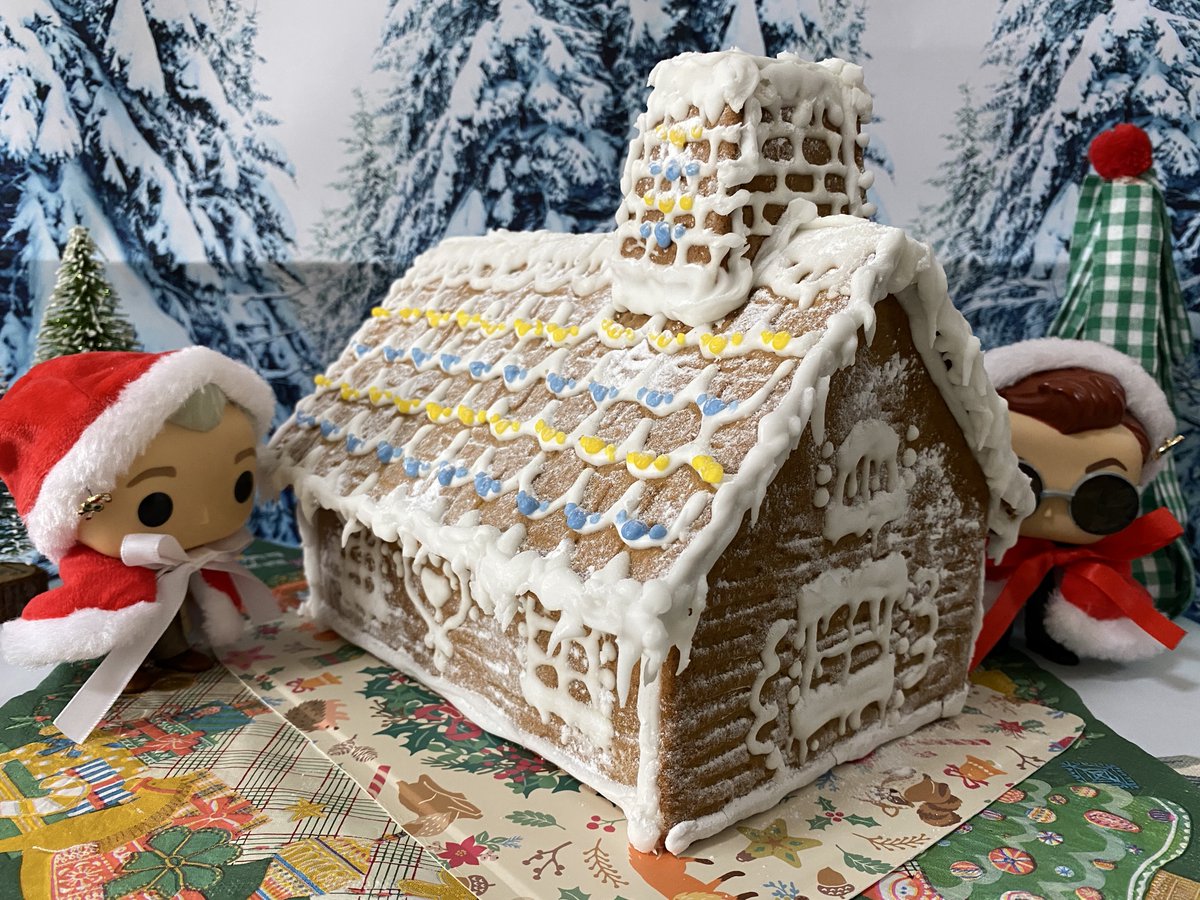 happypigeon_'s tweet photo. Merry Christmas to you! My #GoodOmensFunkos built a sweet cottage to have a wonderful Christmas🎄❤️❤️

メリークリスマス！グッドオーメンズファンコちゃんたちがすてきなクリスマスを過ごそうと甘いコテージを建てました！🎄❤️❤️
 #GoodOmdns #Funwithfunkos https://t.co/h4g3qeCFJR